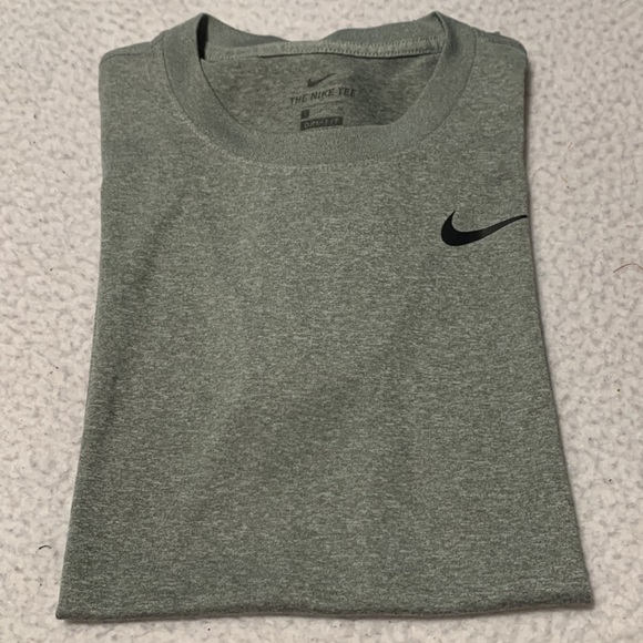 Nike Ladies Gray Tee, EUC, Size Small - Picture 8 of 9